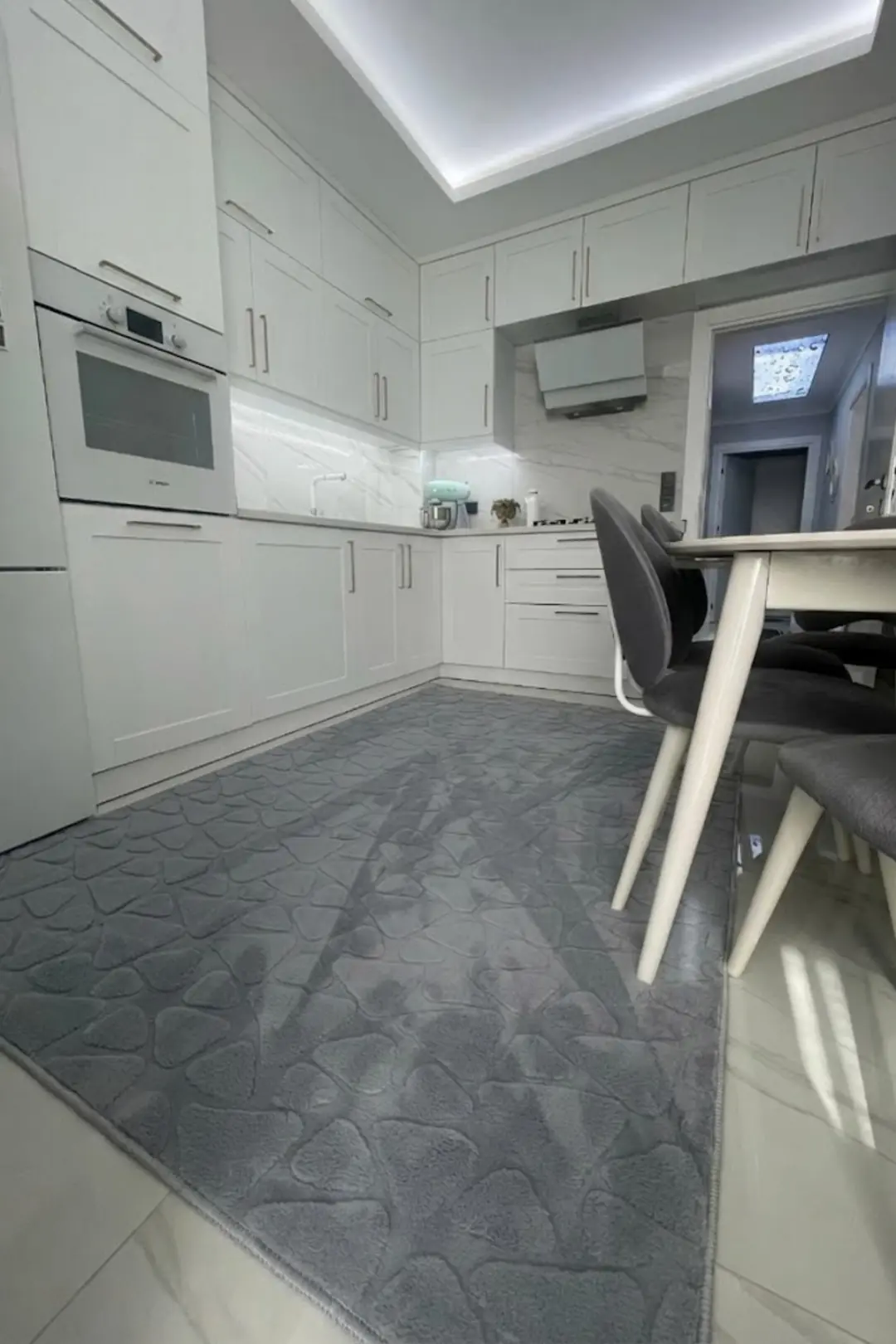 Kaymaz Taban Yıkanabilir KLM Taş Peluş Gri Mutfak Halısı Saçaksız 80x200cm